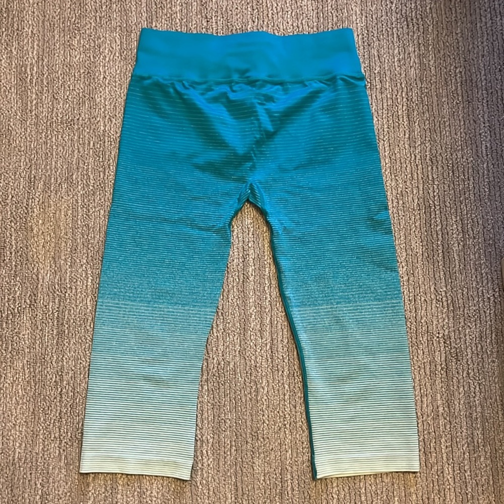 Brook Capri Running Yoga Teal Blue Size Medium Activewear Ombre   Size M
